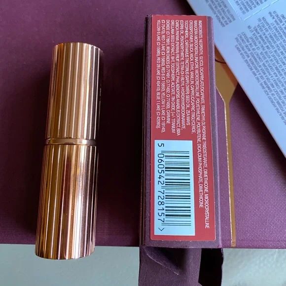 Charlotte Tilbury MATTE REVOLUTION
WALK OF NO SHAME - Picture 4 of 6